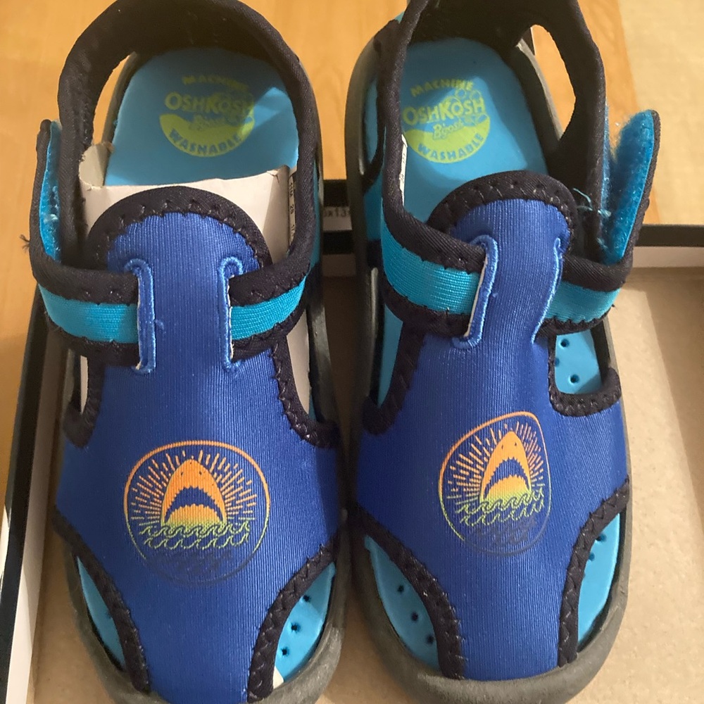 Osh Kosh toddler water sandals, size 11